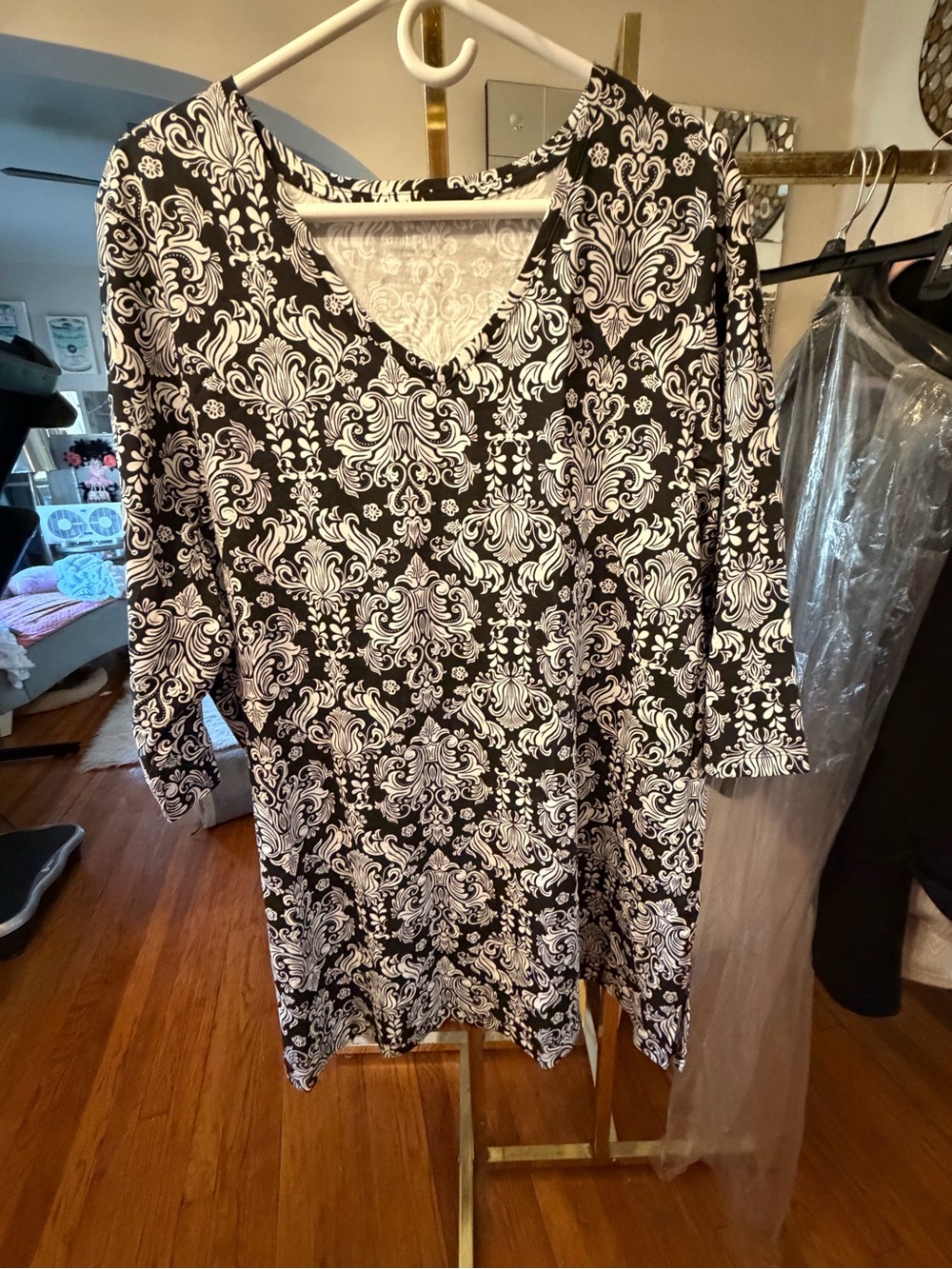 NWOT Catherine’s damask print Black & White tunic 0X 14/16W